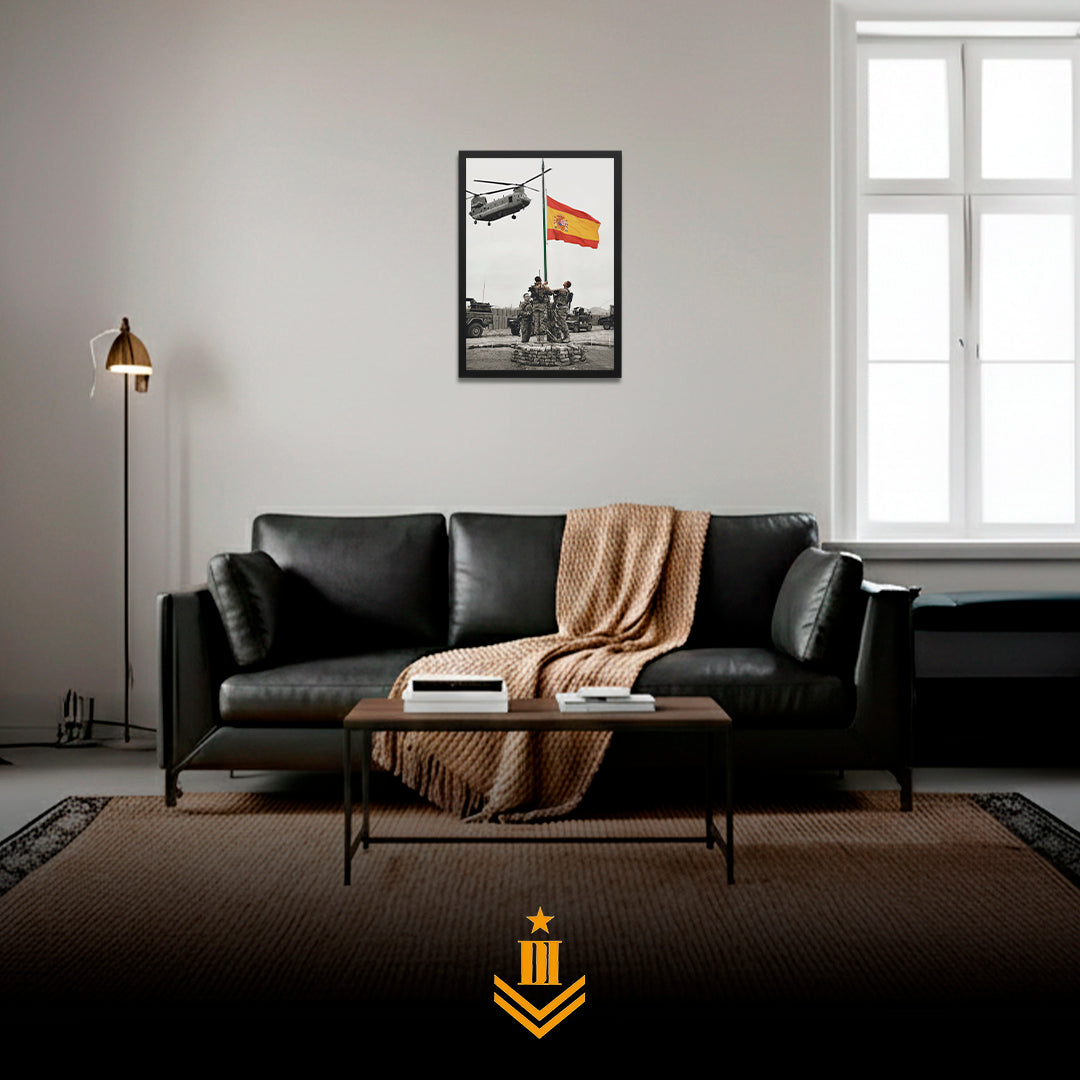 ALZANDO BANDERA ESPAÑA | PÓSTER