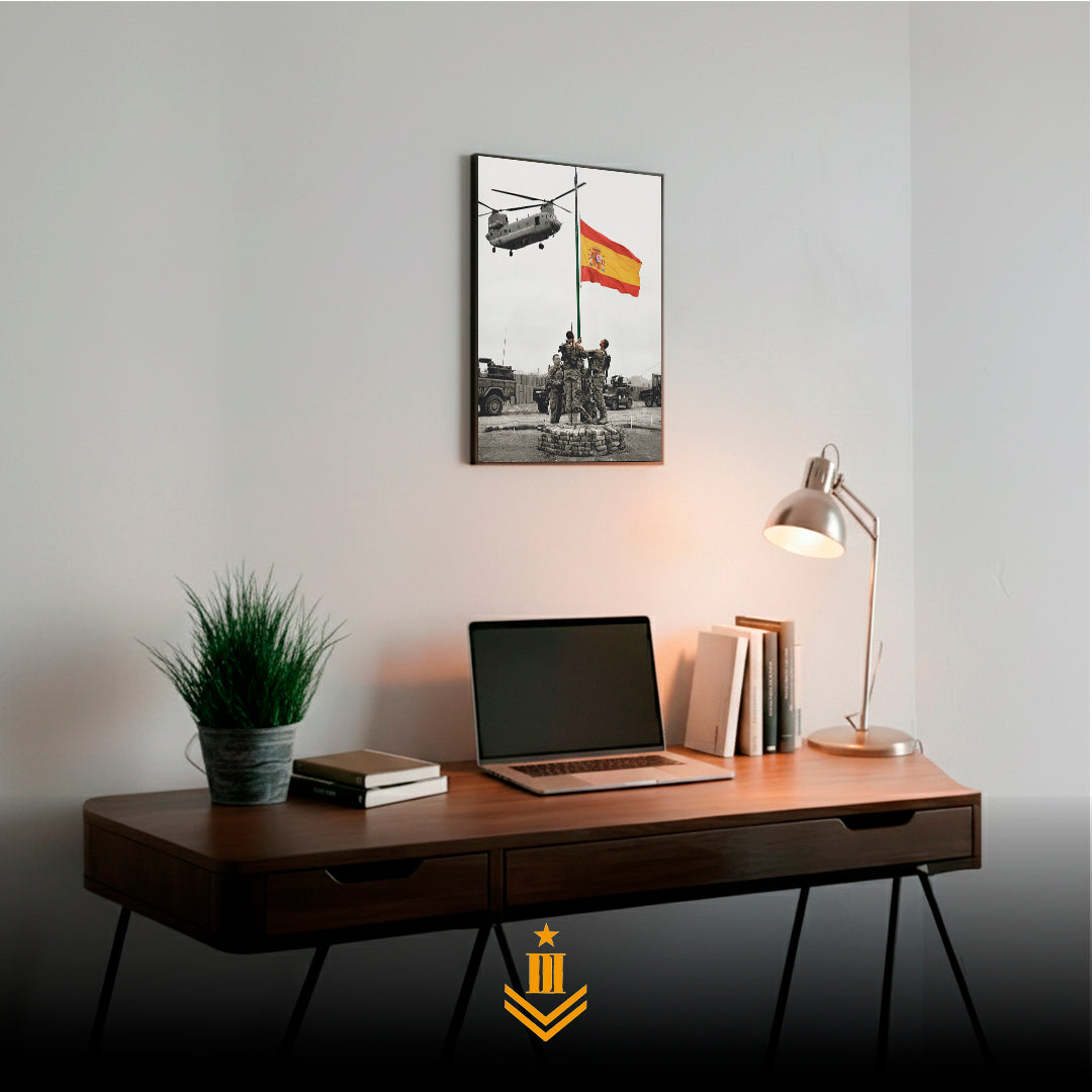 ALZANDO BANDERA ESPAÑA | PÓSTER